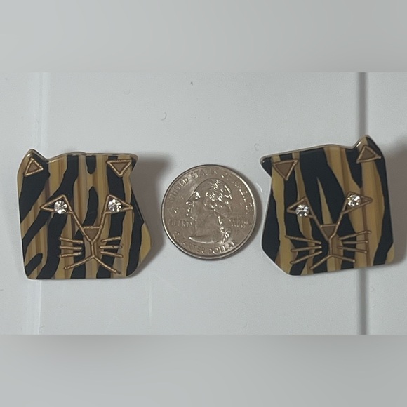 Tiger Statement Earrings with Crystal Eyes Beautiful Details Pierced Ears - Picture 3 of 3